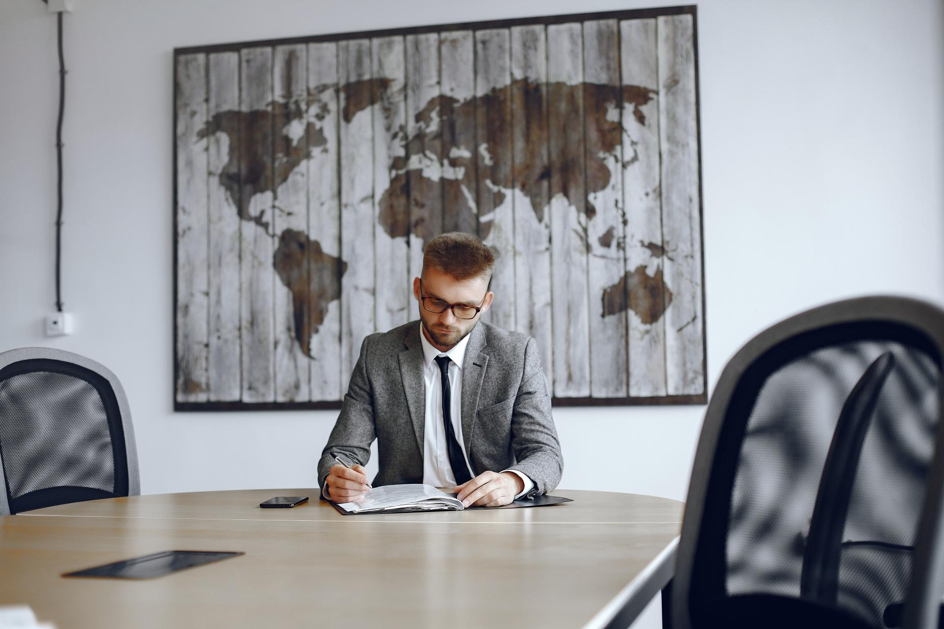 Zagraniczne dokumenty w firmie – czy są względem nich jakieś obowiązki prawne?