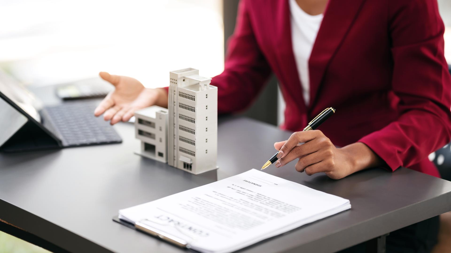 Umowa o zarządzanie nieruchomością a zmiana własności budynku