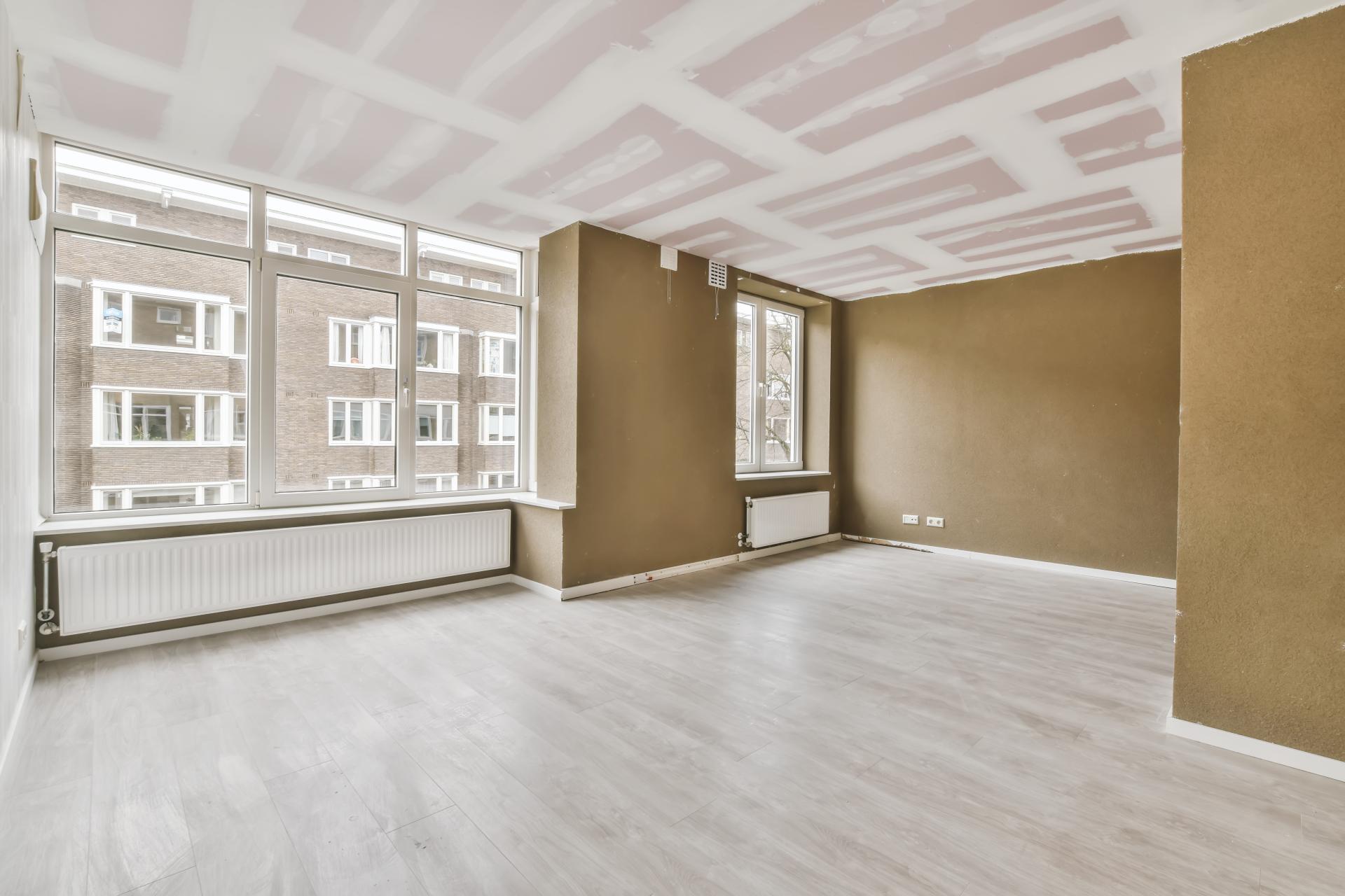 Prace adaptacyjne lokalu usługowego pod wynajem – czy to usługi budowlane?