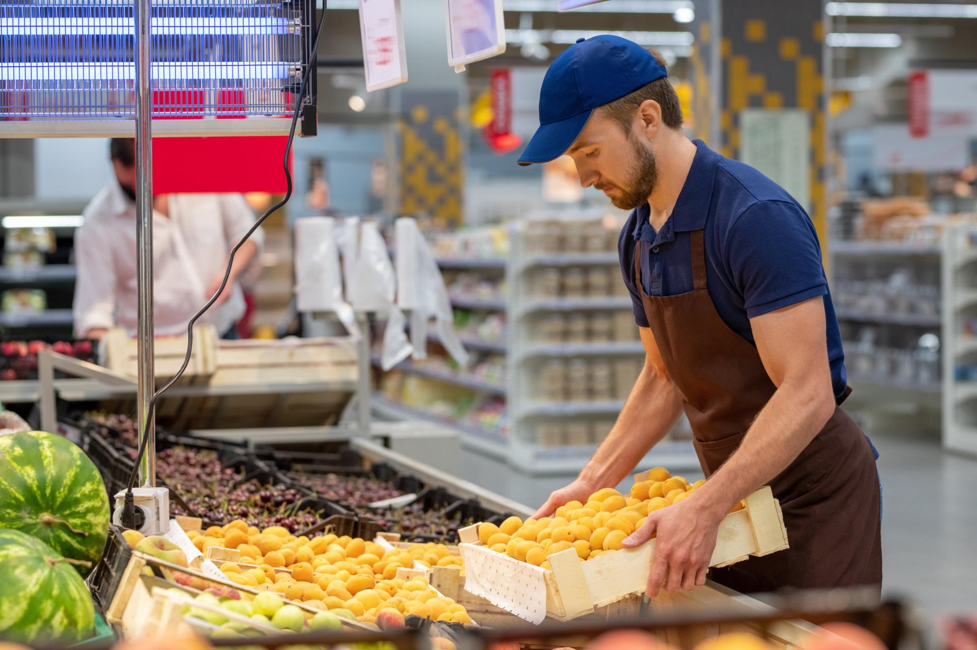 Praca na umowie zlecenie w niedzielę handlową a wyższa stawka godzinowa