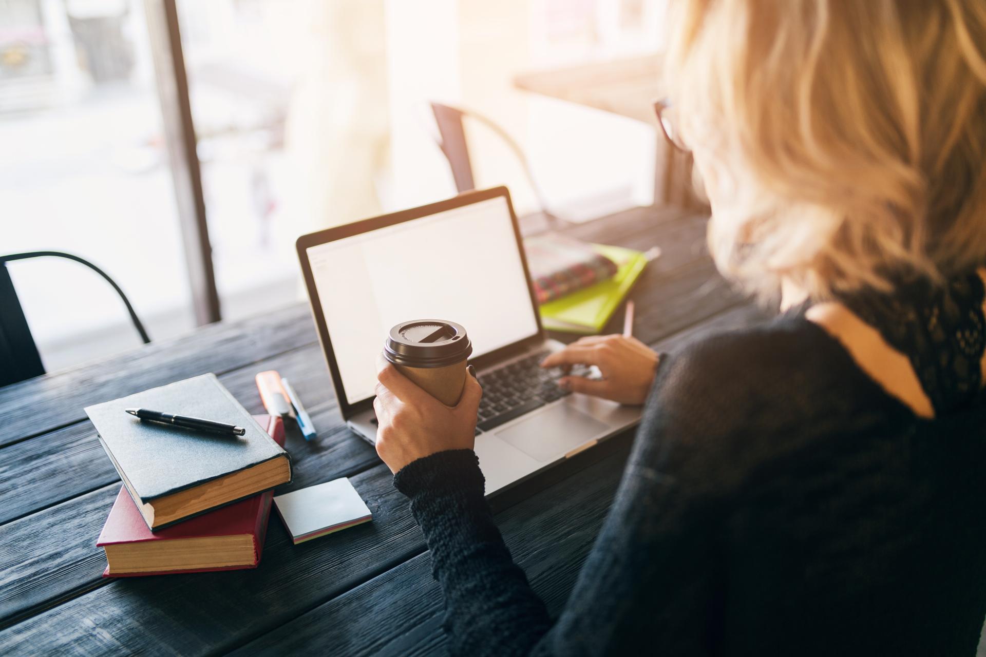 Czy praca w okresie wypowiedzenia u innego pracodawcy jest możliwa?