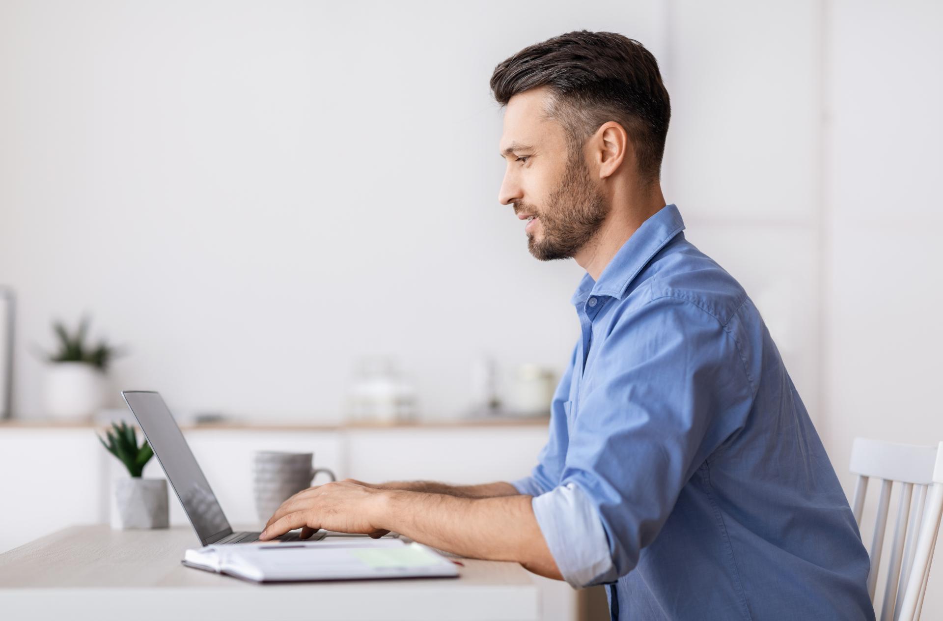 Natężenie oświetlenia na stanowisku pracy z komputerem - normy