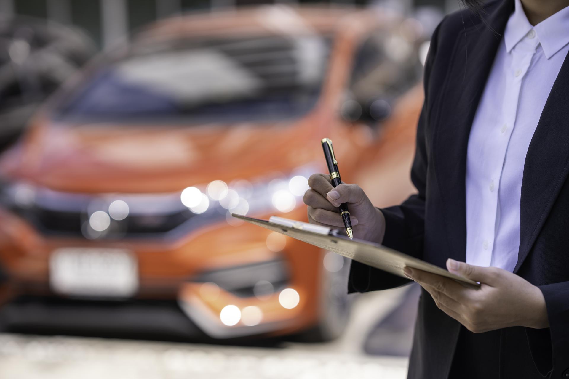 Ustalenie wartości samochodu w leasingu na potrzeby limitu opłat leasingowych