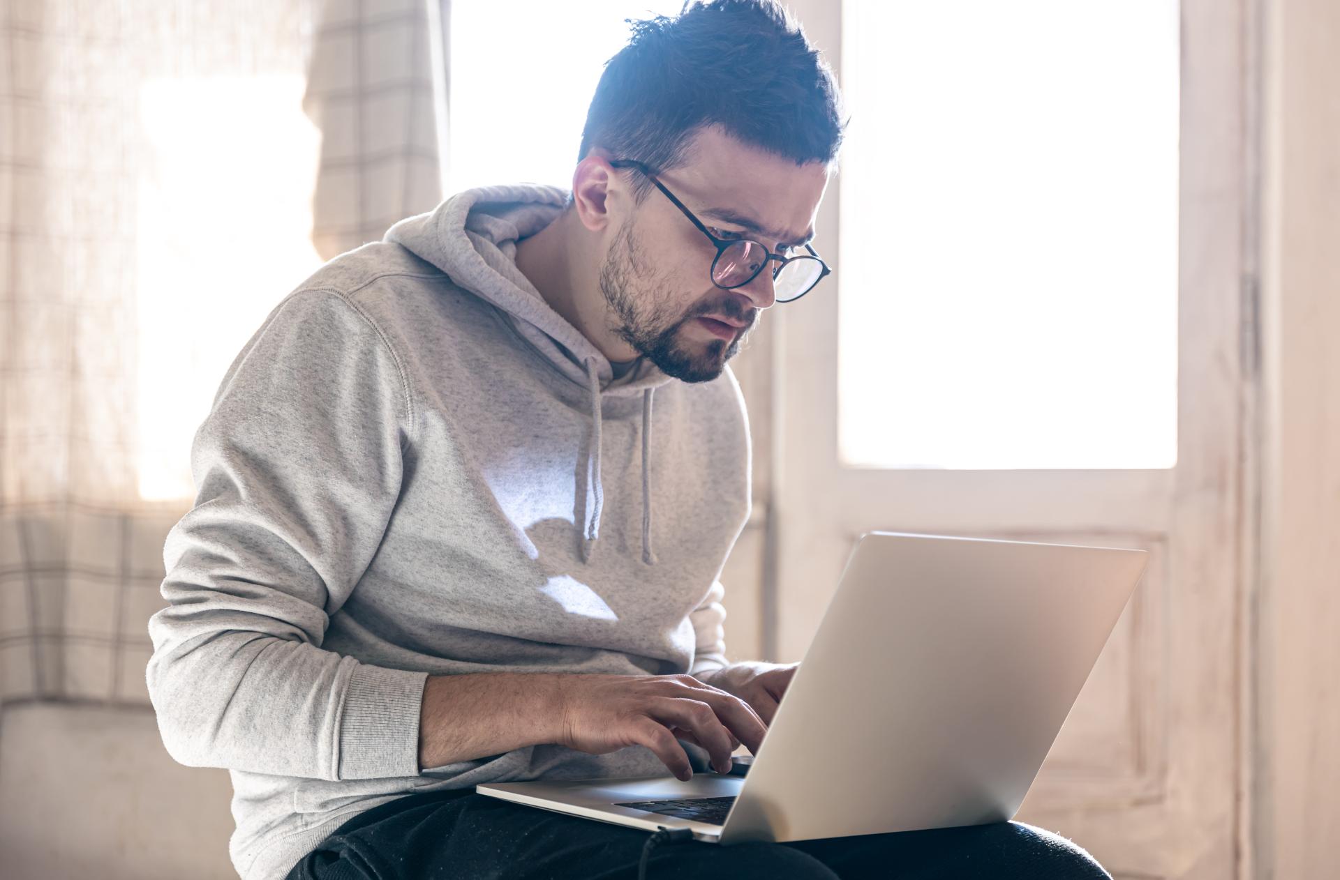 Zwolnienie dyscyplinarne za pornografię - czy to możliwe?