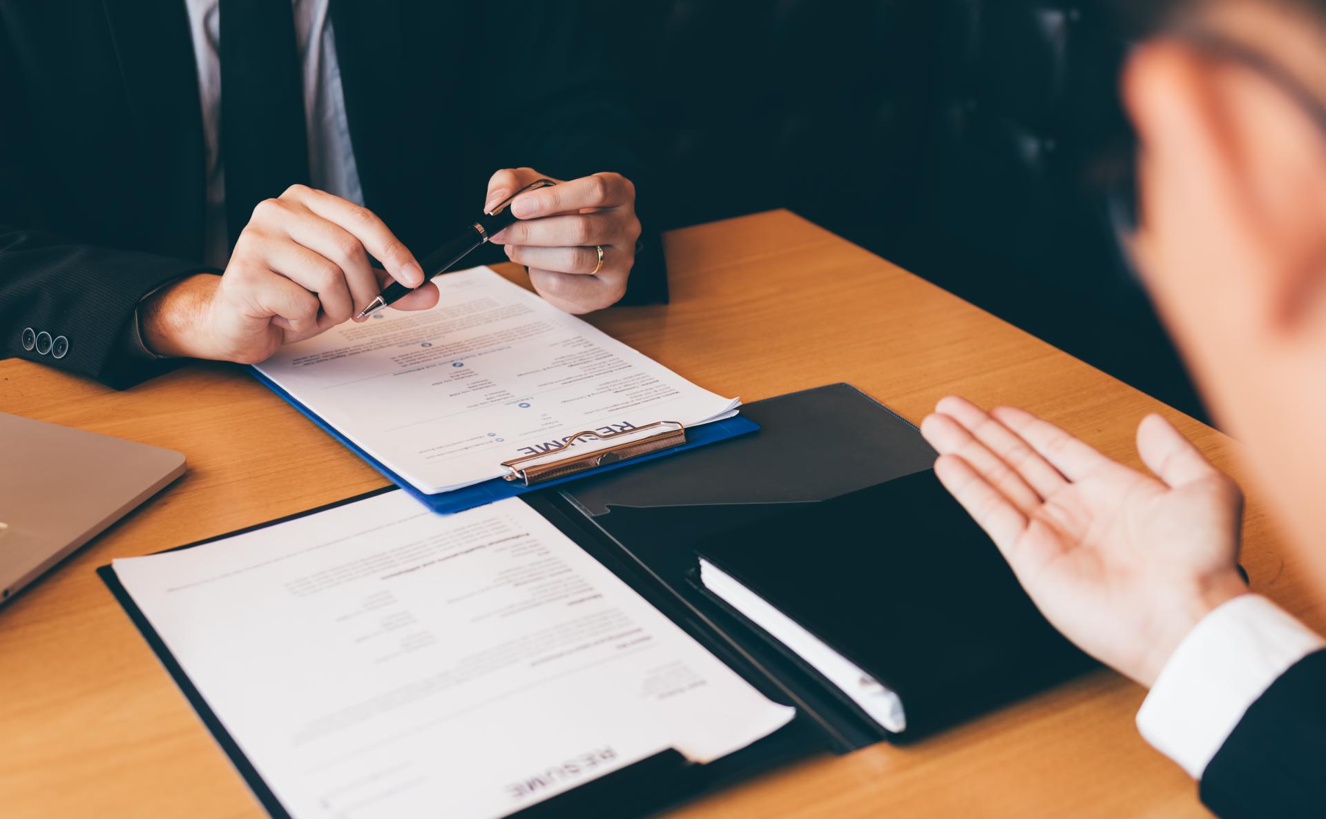 Przyrzeczona umowa na okres próbny a umowa przedwstępna