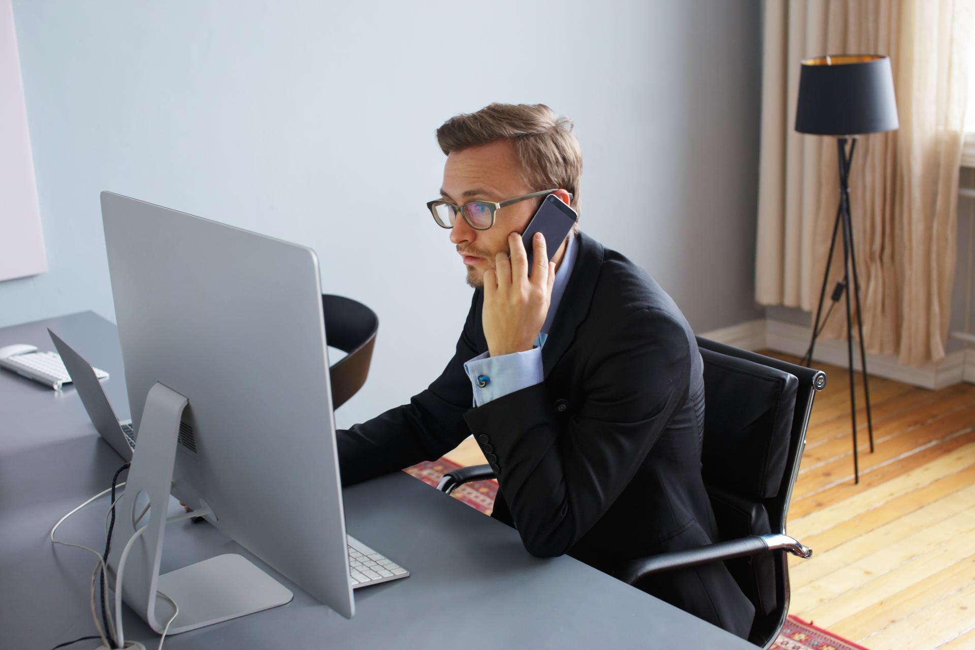 Wymuszenie zgody pracownika na przyjęcie zmiany warunków pracy lub płacy