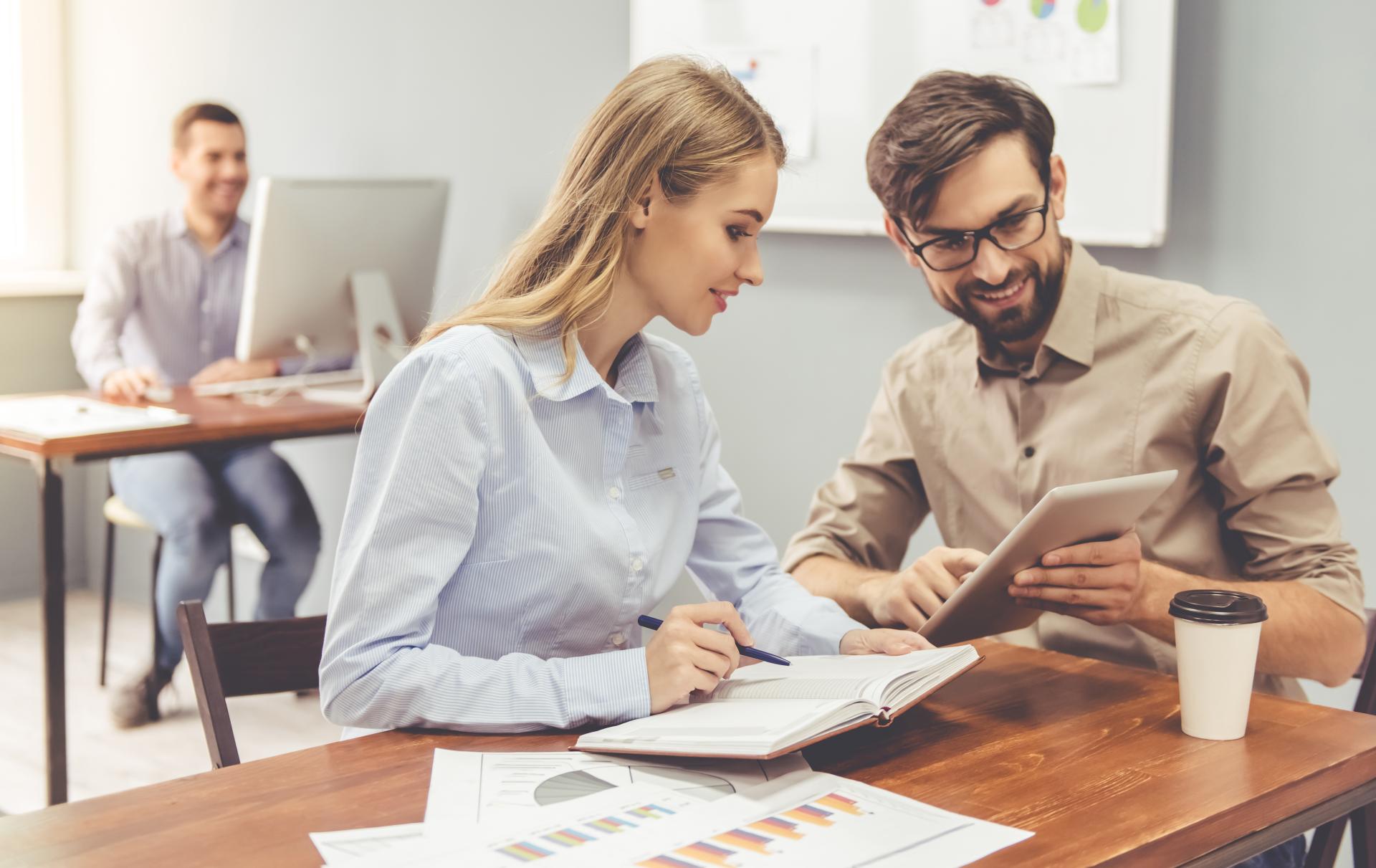 Nieobecność usprawiedliwiona niepłatna – kiedy ma miejsce?