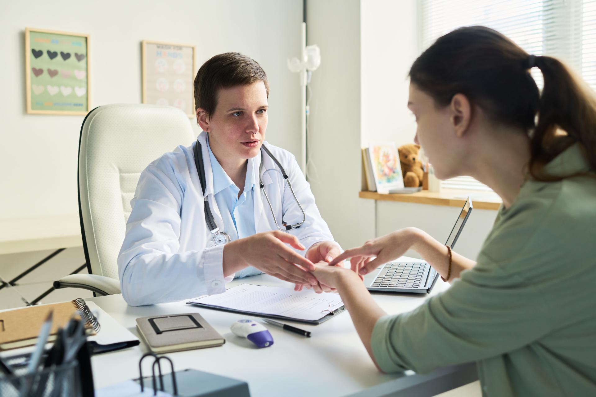 Jakie są dozwolone czynności w czasie zwolnienia lekarskiego, które pracownik może wykonywać?