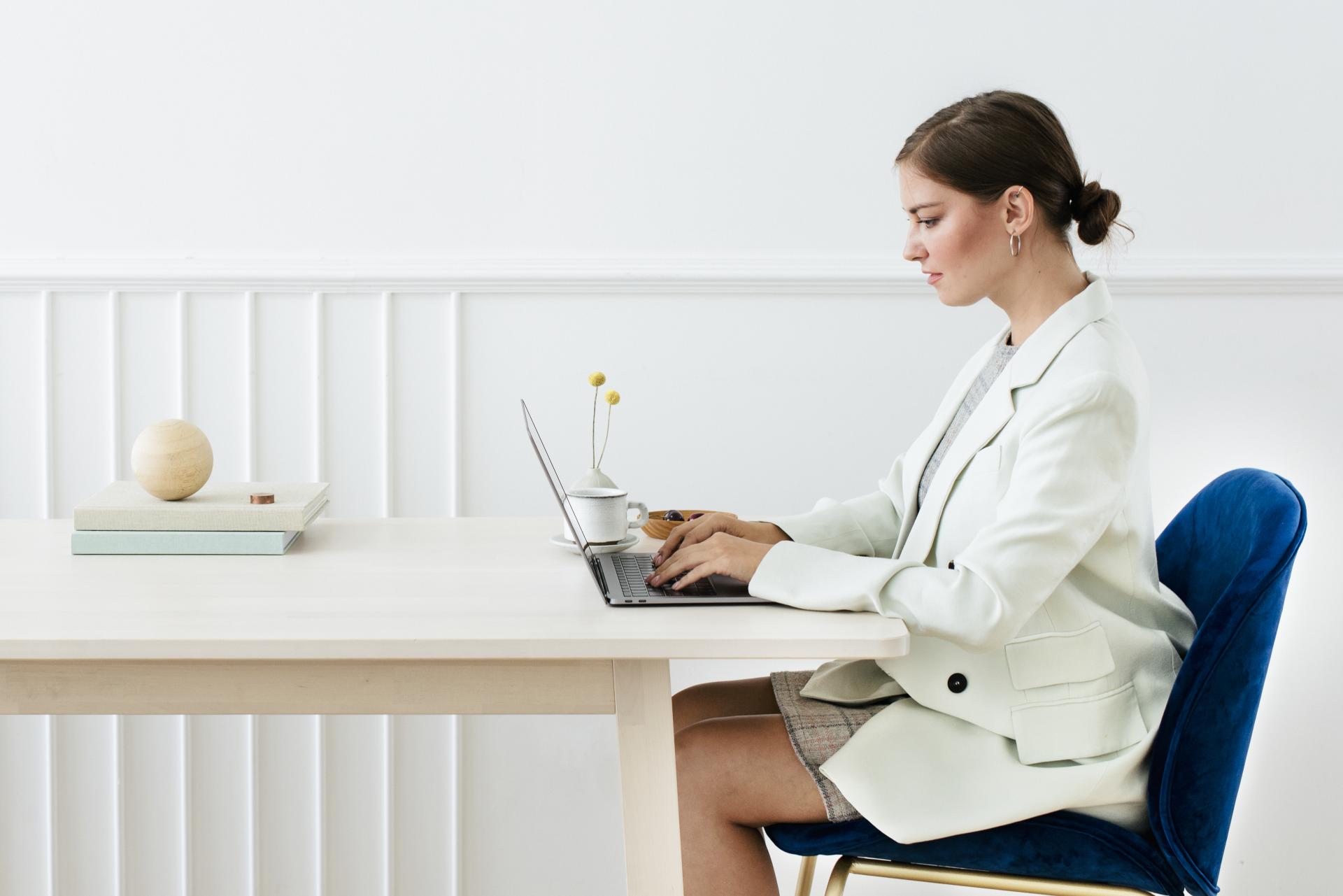 Czy zmiana warunków pracy powinna mieć zachowaną formę pisemną?