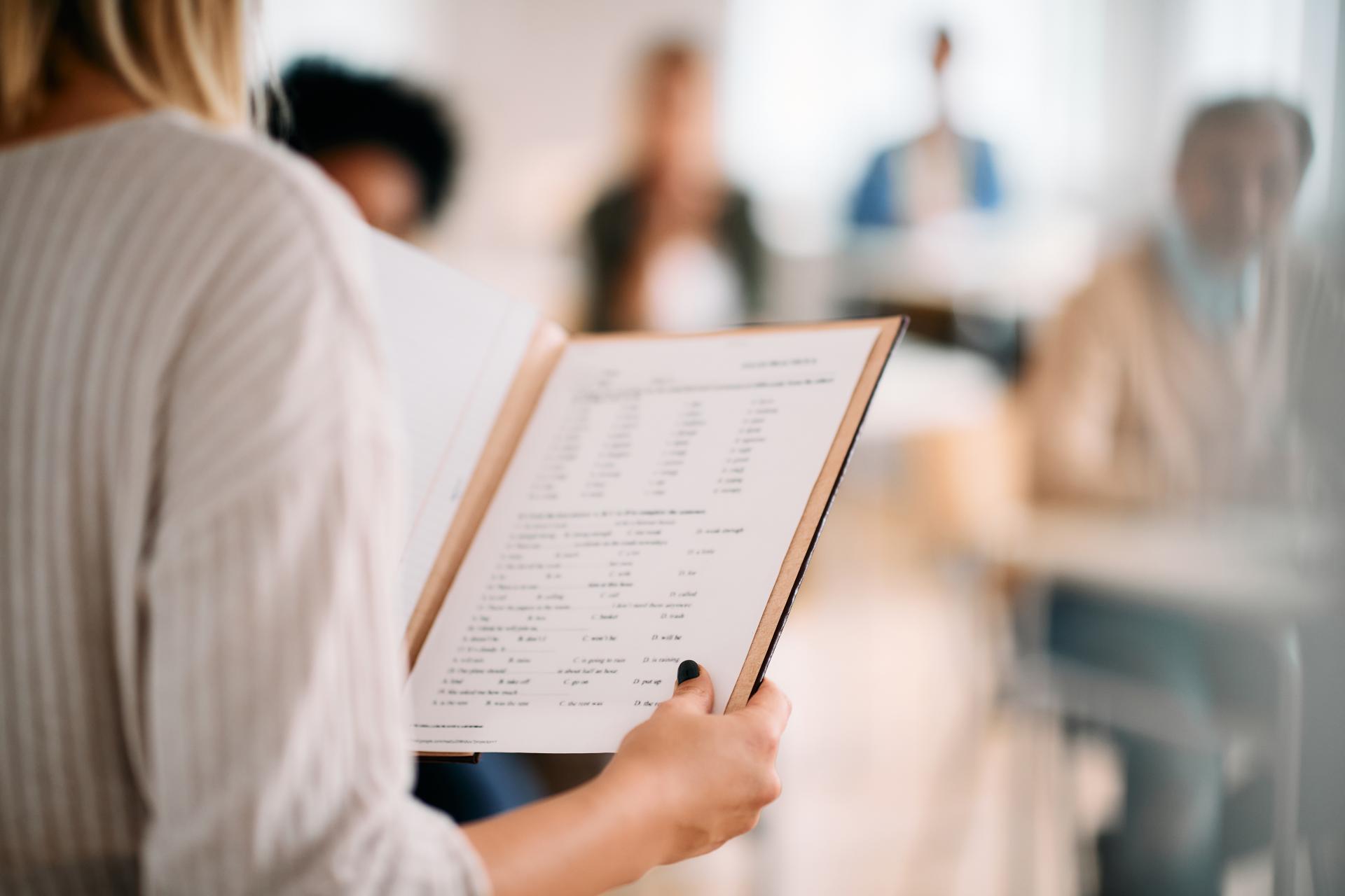 Nieobecność godzinowa w imiennym raporcie ZUS pracownika