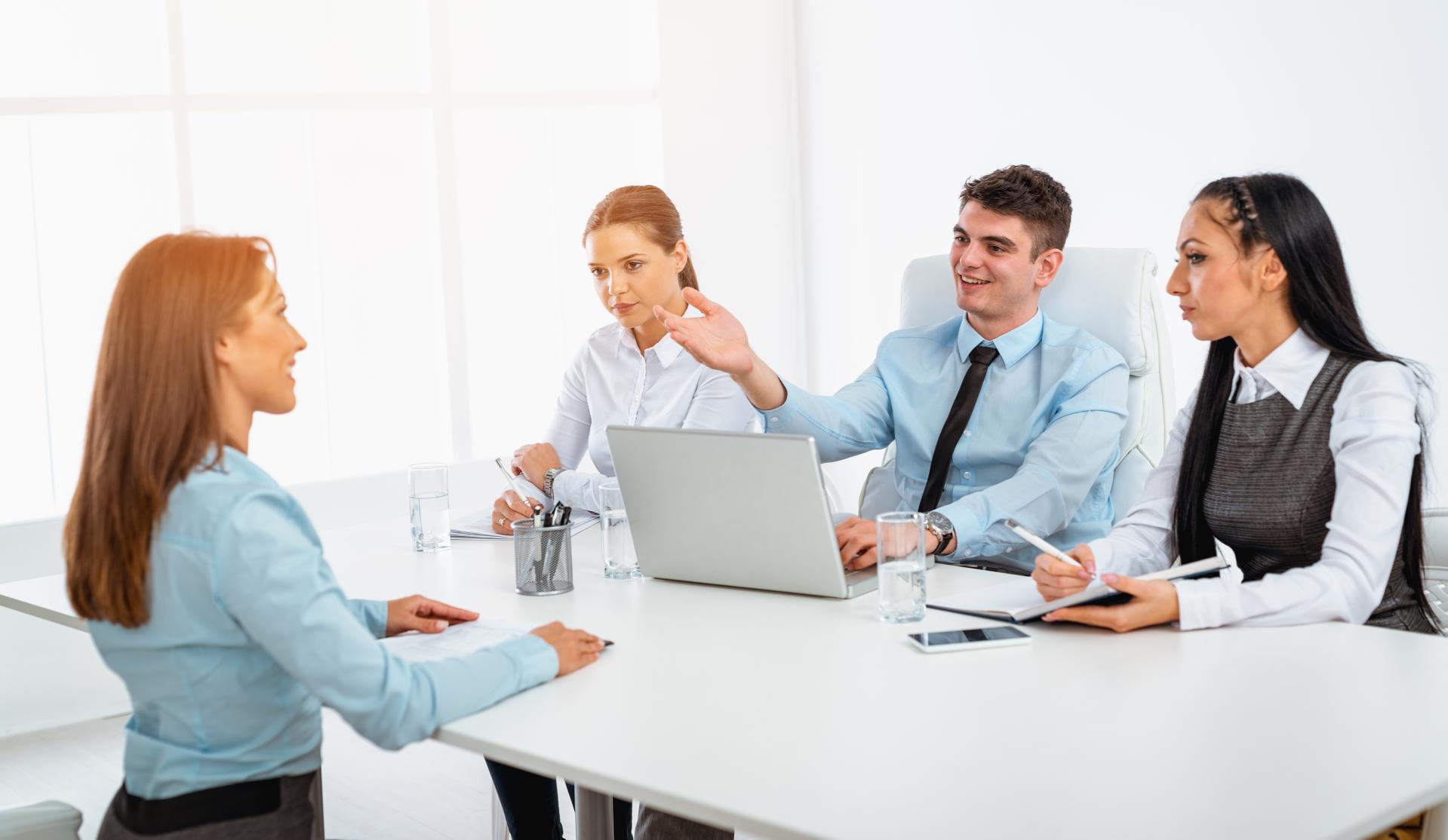 Trudne pytania na rozmowie kwalifikacyjnej – jak sobie radzić?