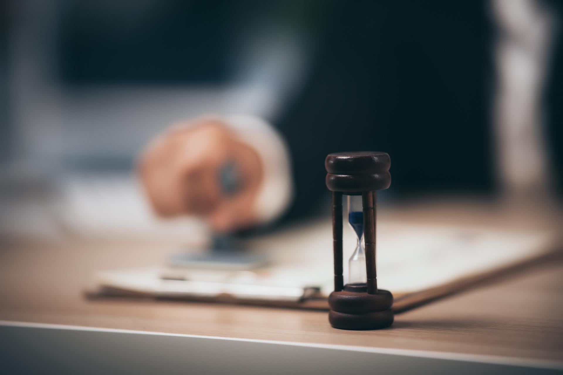 Czy w umowie zlecenia można zawrzeć okres wypowiedzenia?