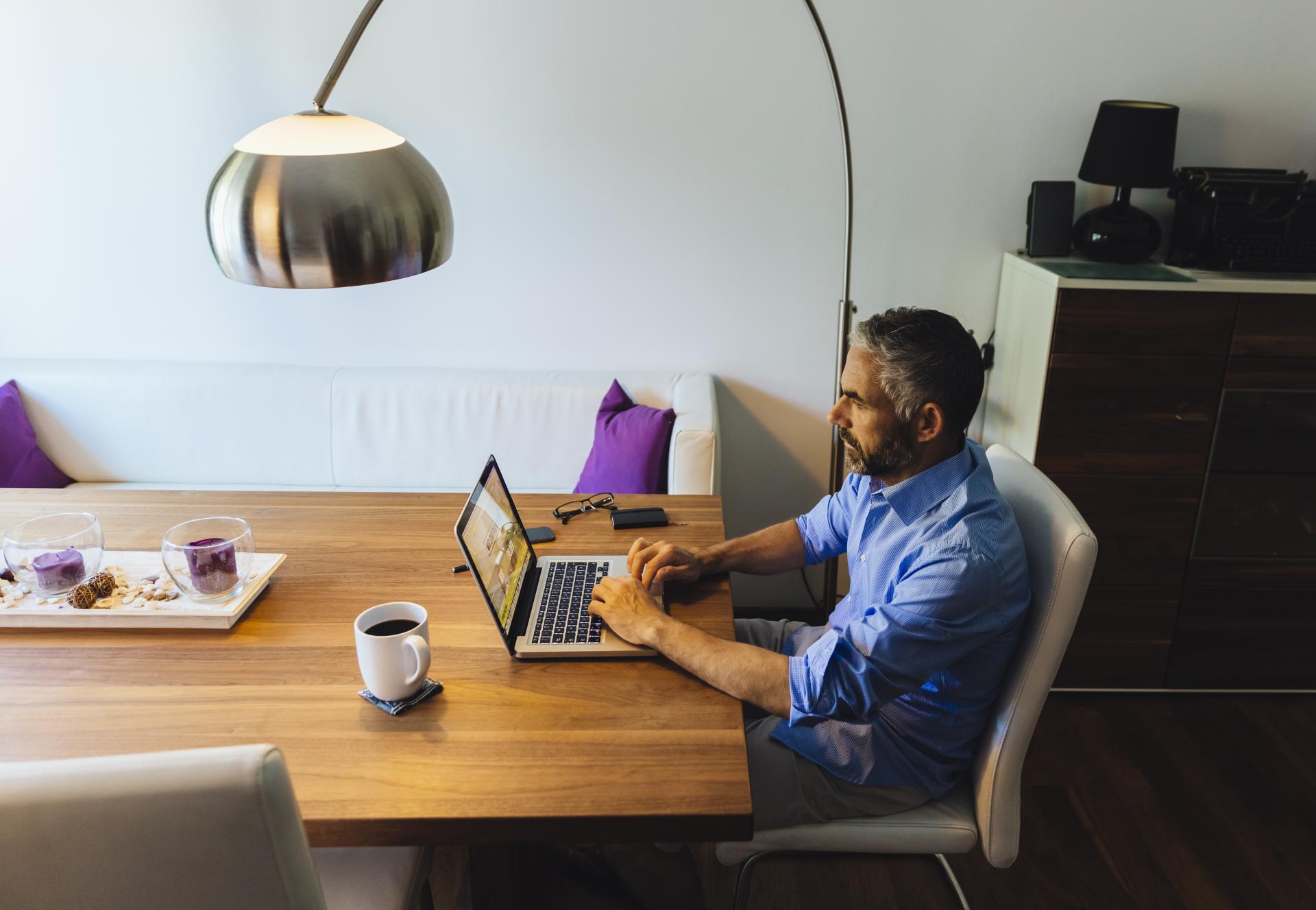 Zakaz podejmowania dodatkowej pracy bez umowy o zakazie konkurencji