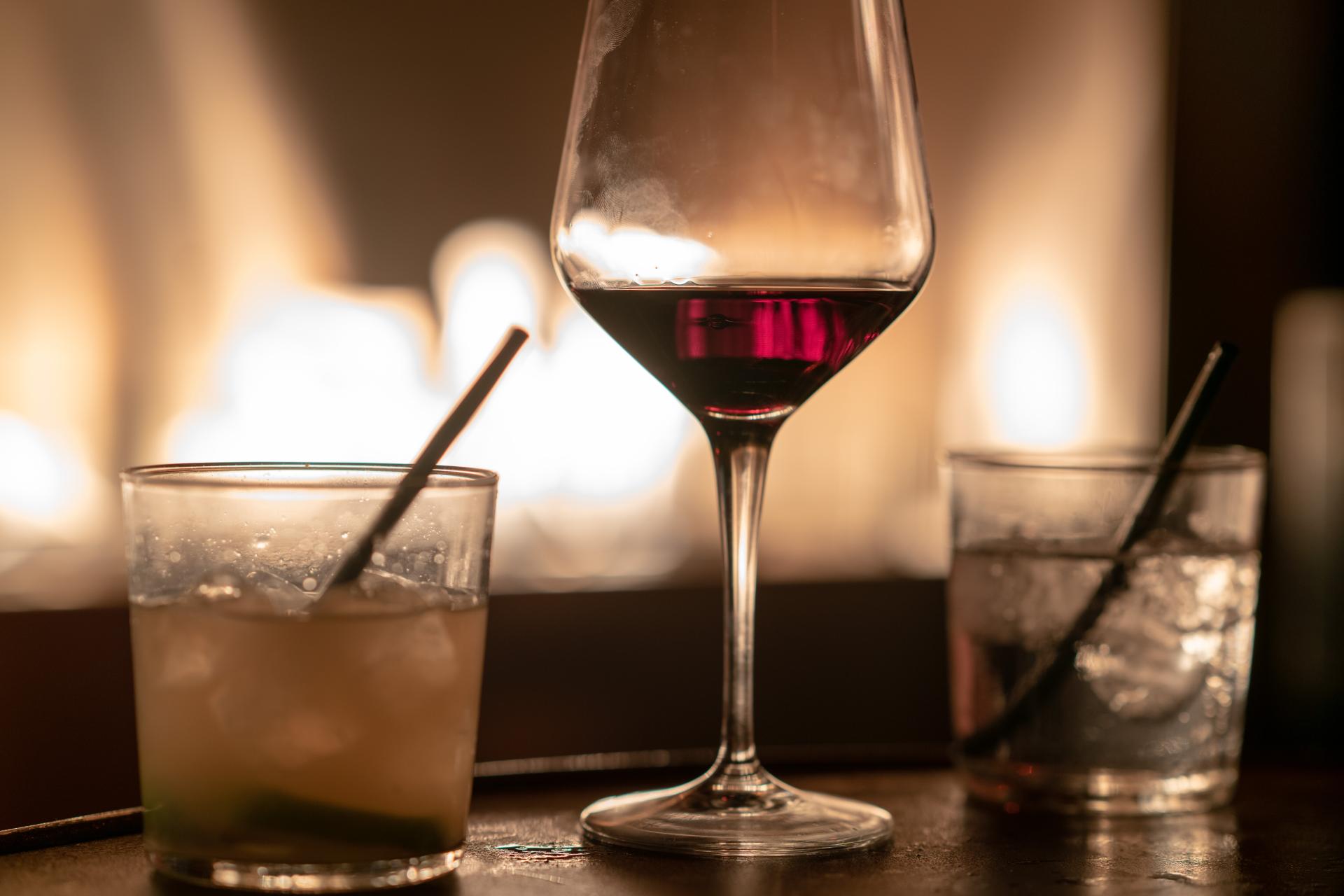 Alkohol w czasie pracy - czy do lunchu można wypić kieliszek wina lub małe piwo?