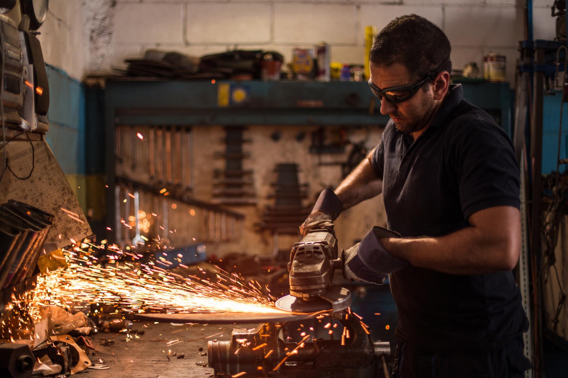 Szkodliwe warunki pracy – jakie obowiązki ma pracodawca?