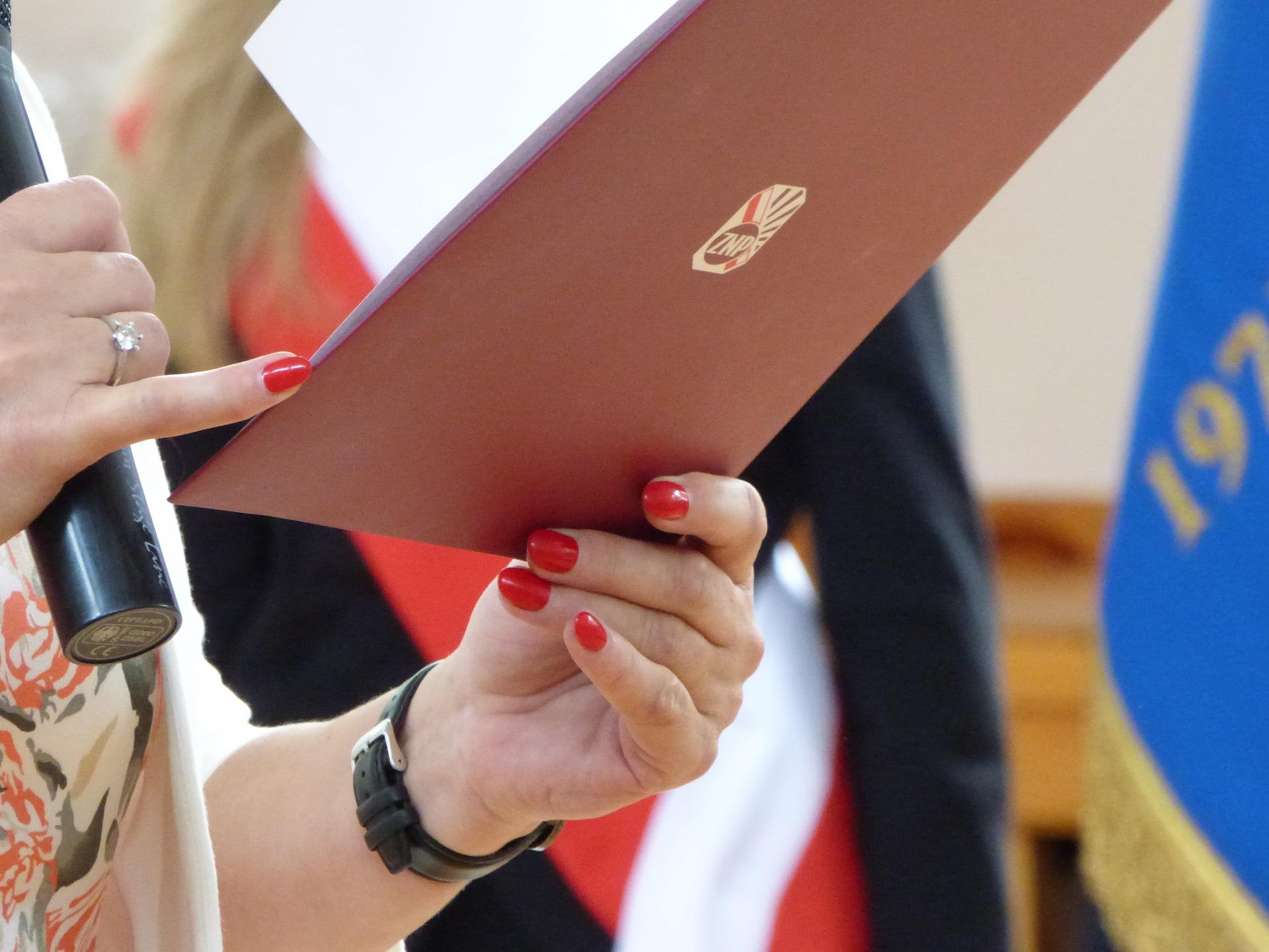 Działalność związkowa i uprawnienia związków zawodowych