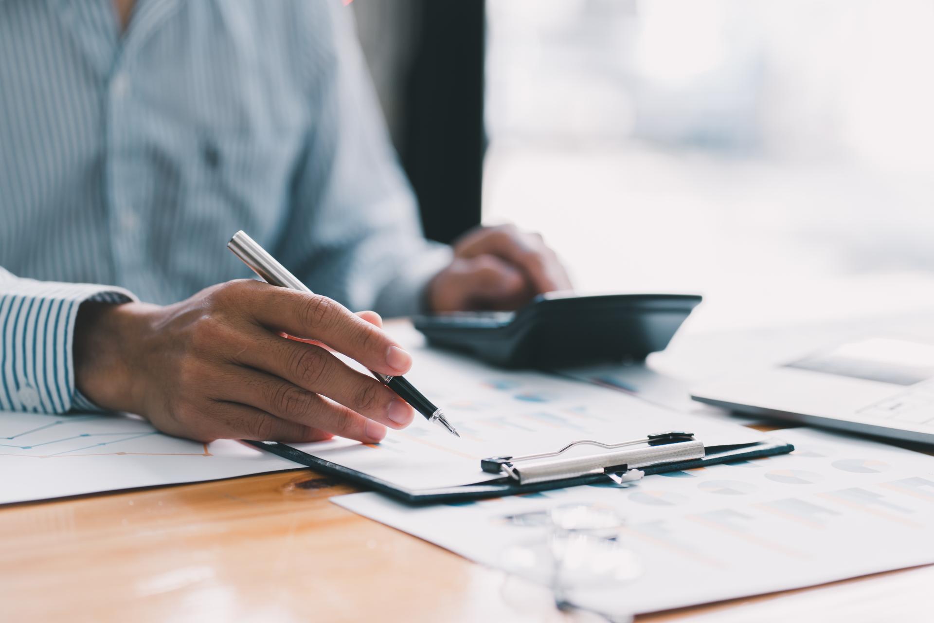 Raporty do urzędów skarbowych – jakie są limity transakcji, by nie znaleźć się na celowniku urzędów?