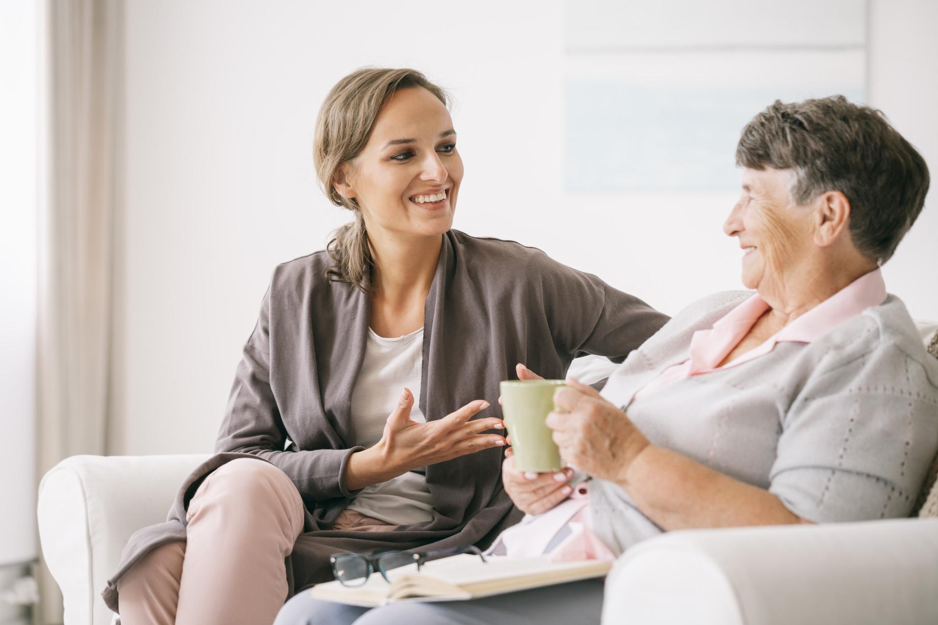 Odmowa zasiłku opiekuńczego z powodu obecności domownika będącego rencistą