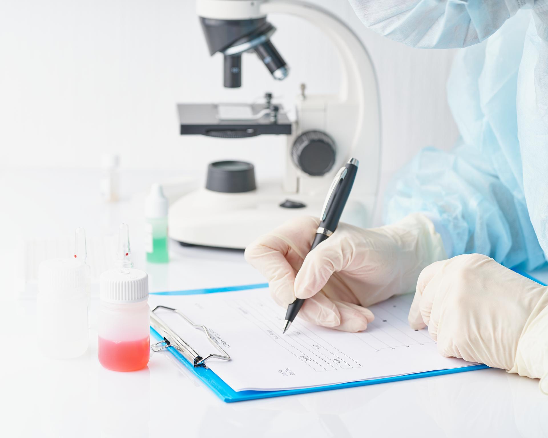 Książeczka sanepidu – jak wyrobić i kto musi ją mieć?