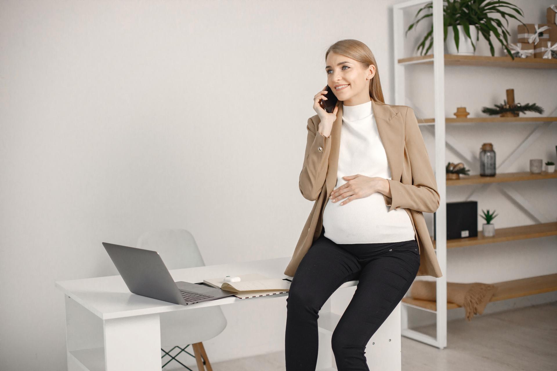 Praca zdalna pracownicy w ciąży - czy jest możliwa?