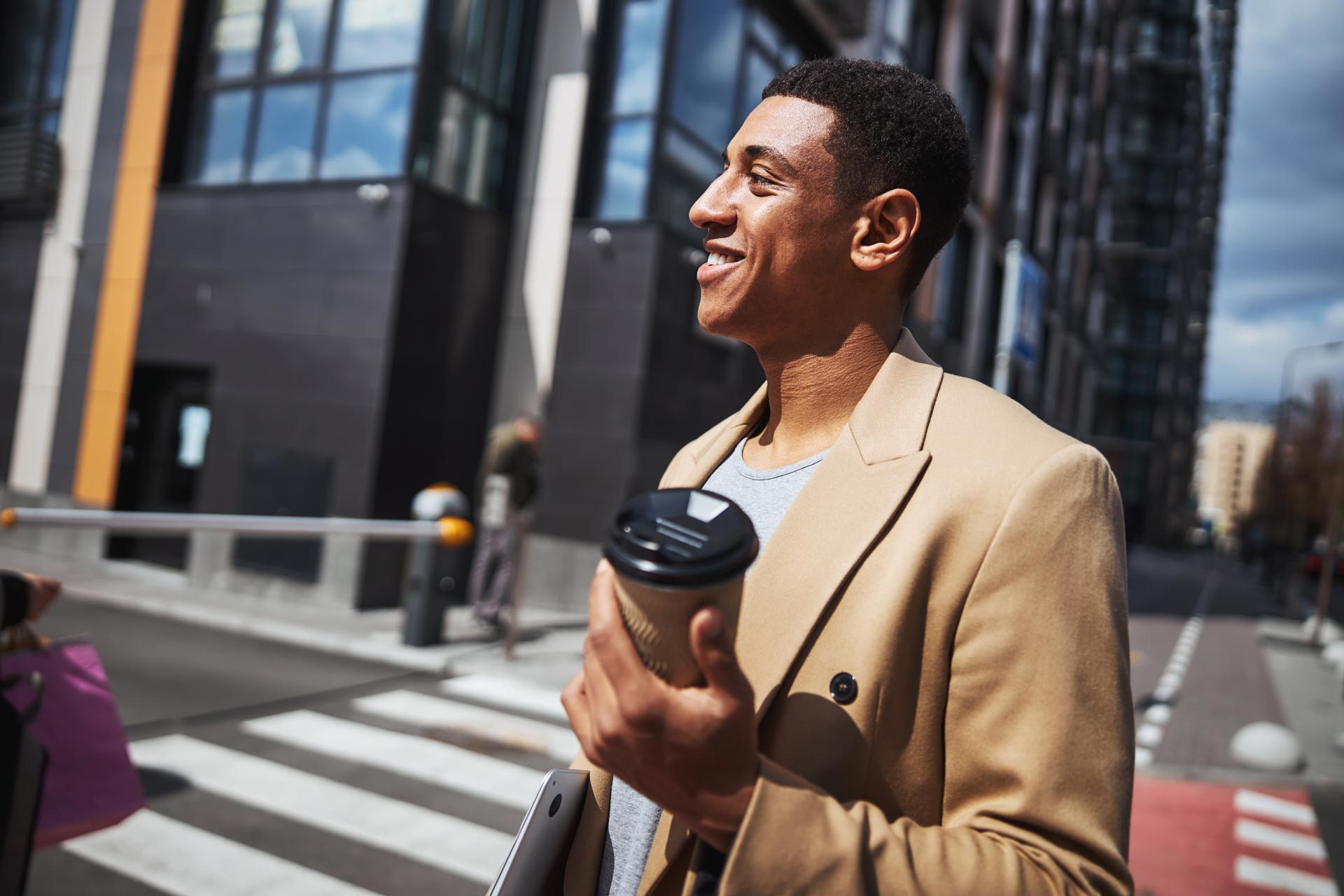 Zezwolenie na pobyt czasowy i pracę – formalności, obowiązki, koszty