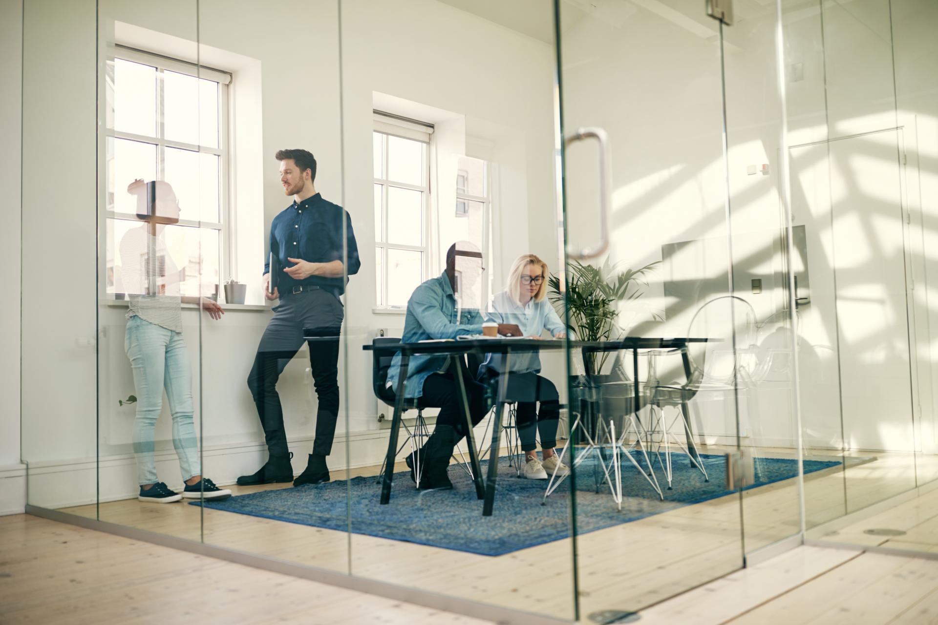 Staż absolwencki z urzędu pracy – korzyści dla stażysty i pracodawcy