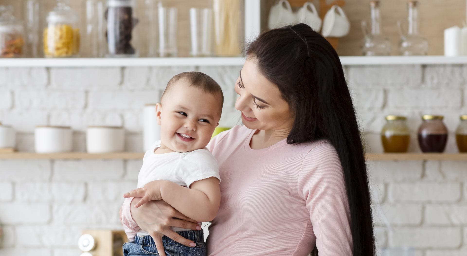 Komu przysługuje dodatek z tytułu samotnego wychowywania dziecka?