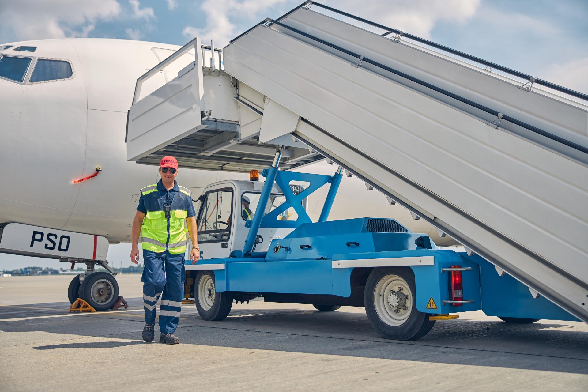 Praca i zarobki operatora kontroli bezpieczeństwa. Jak nim zostać?
