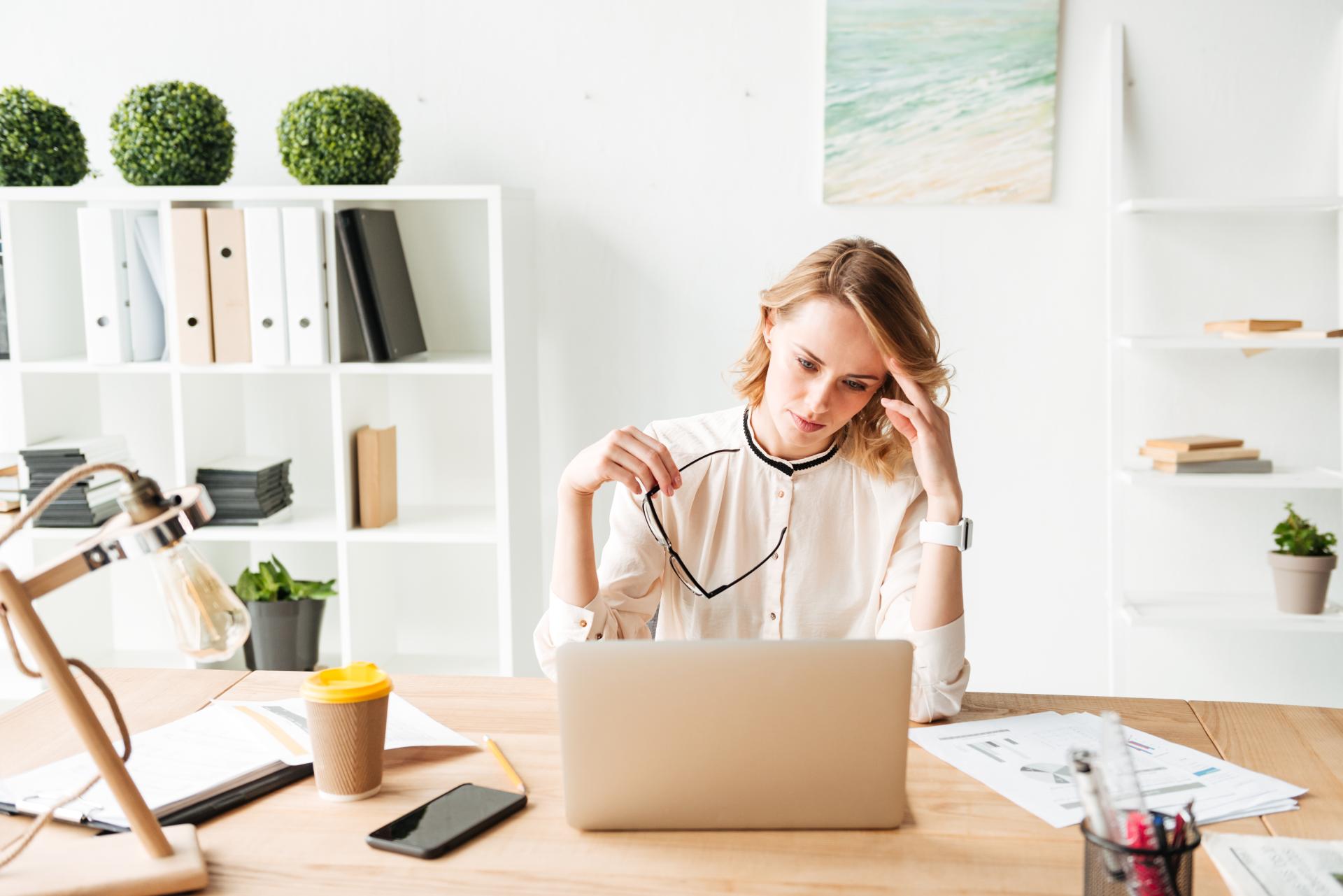 Jak rozpoznać objawy przemęczenia pracą?