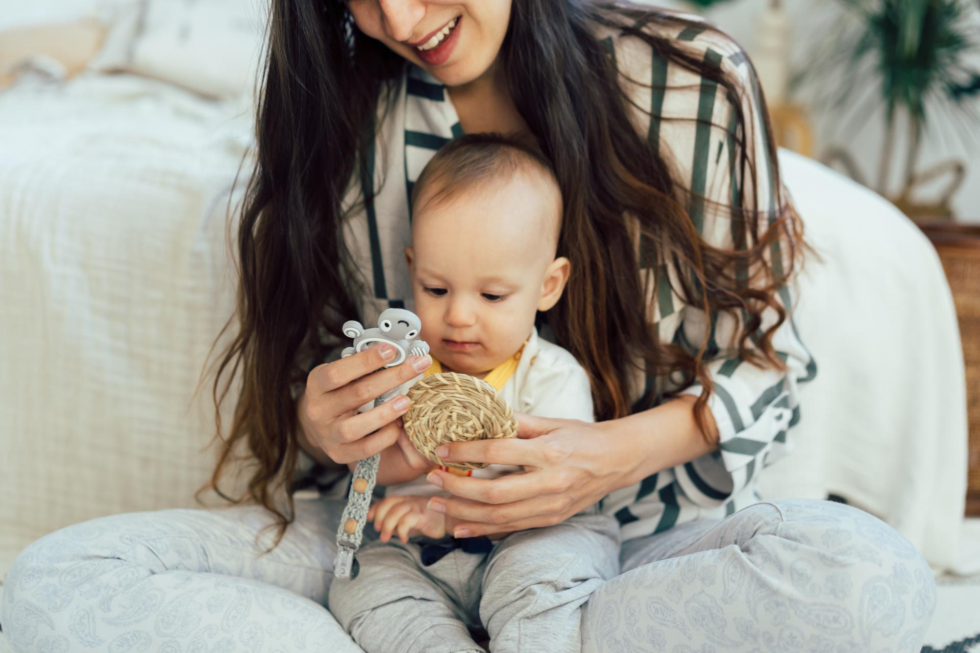 Kto może zostać nianią i ile może zarobić? Sprawdź czy się nadajesz!