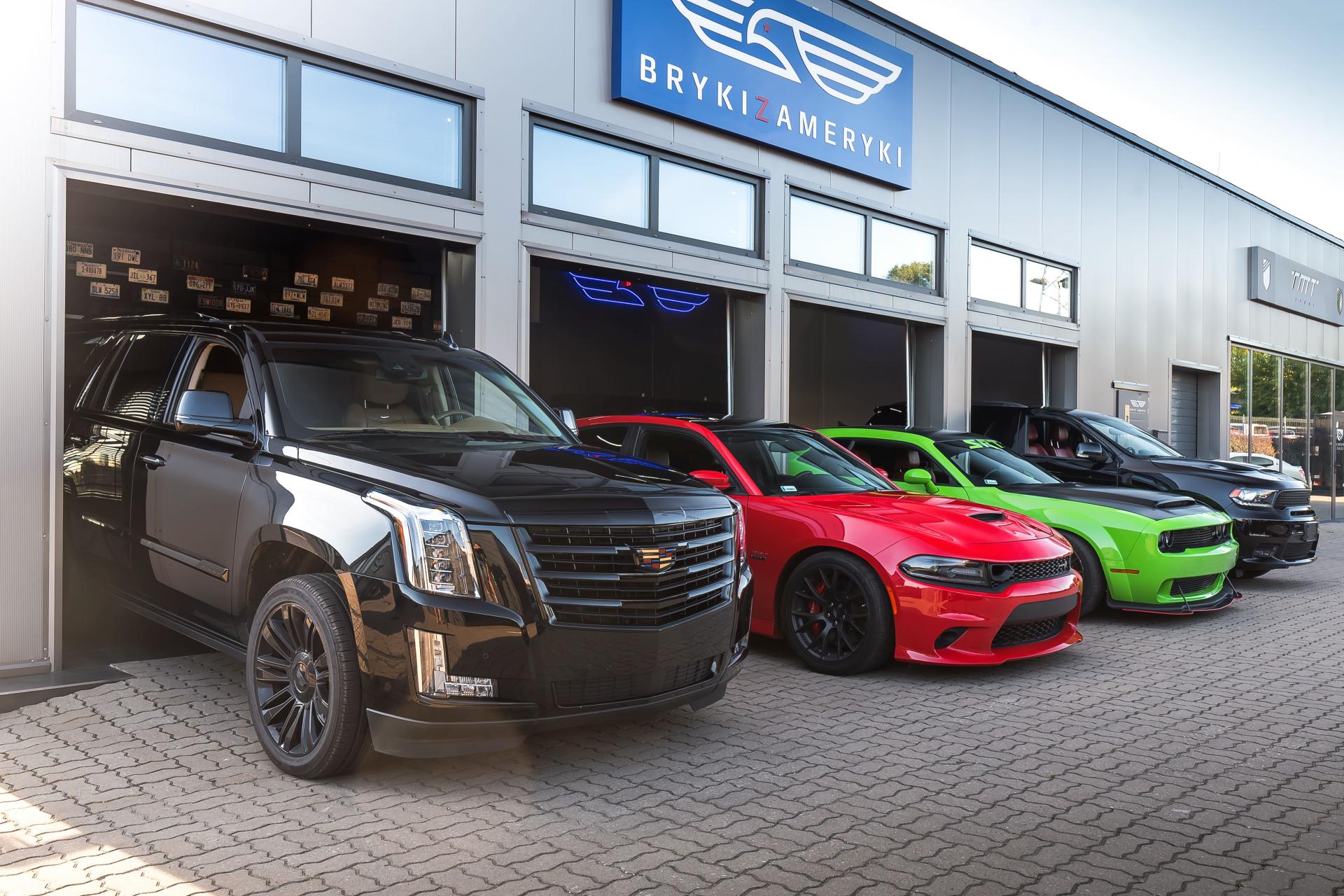 Samochody z USA – Co charakteryzuje pojazdy z amerykańskiego rynku?