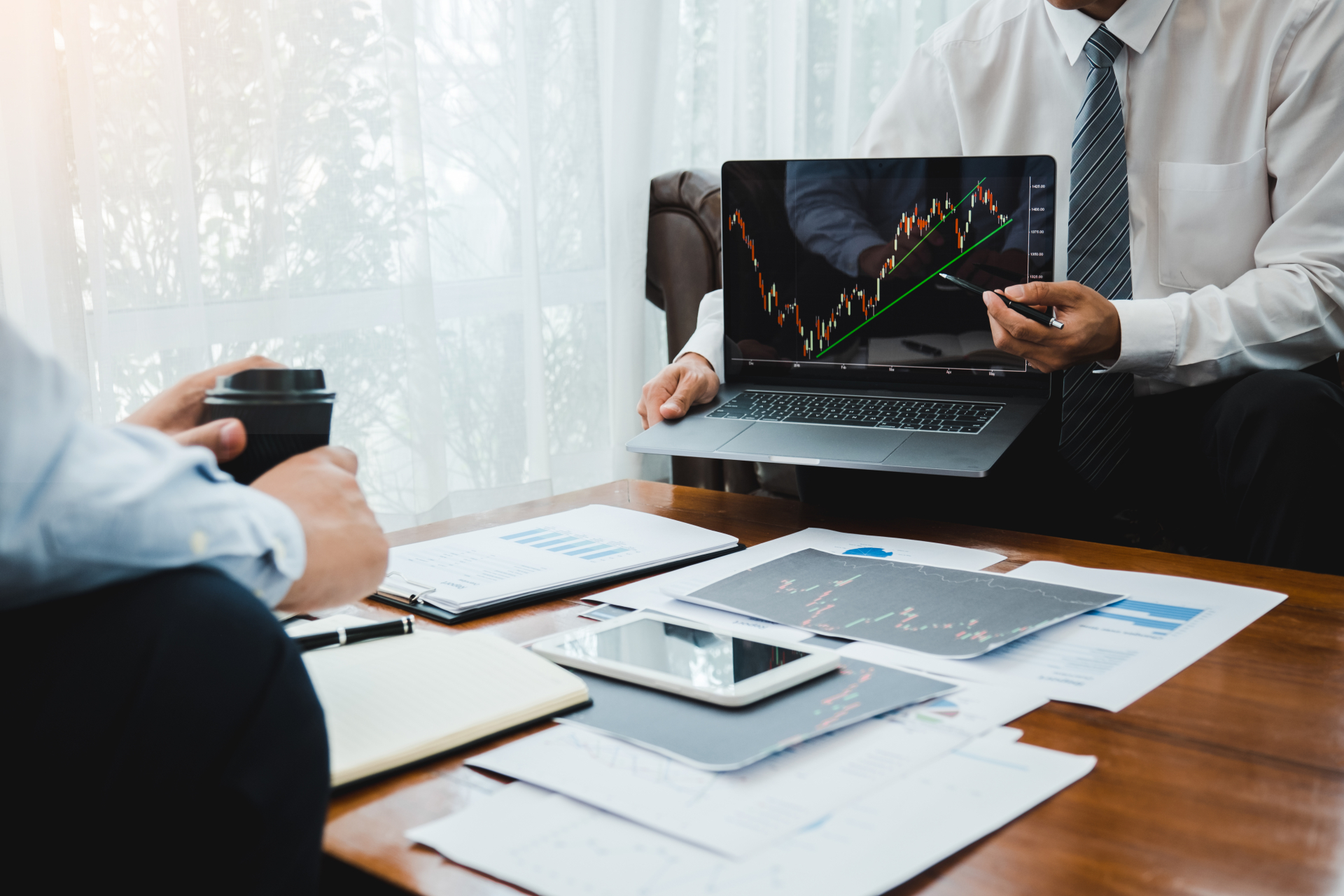 Działanie w imieniu spółki akcyjnej – jak wygląda umocowanie przed sądem administracyjnym?