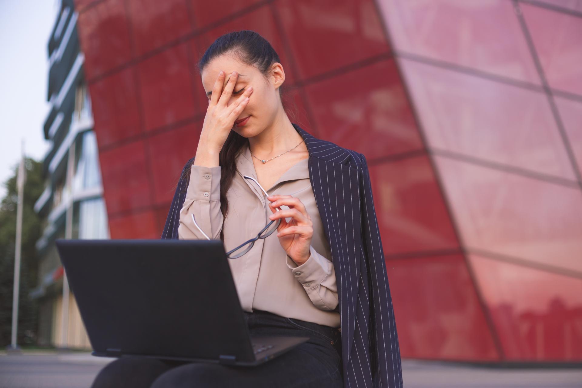 Przeziębiony współpracownik – jak ochronić się przed infekcją?