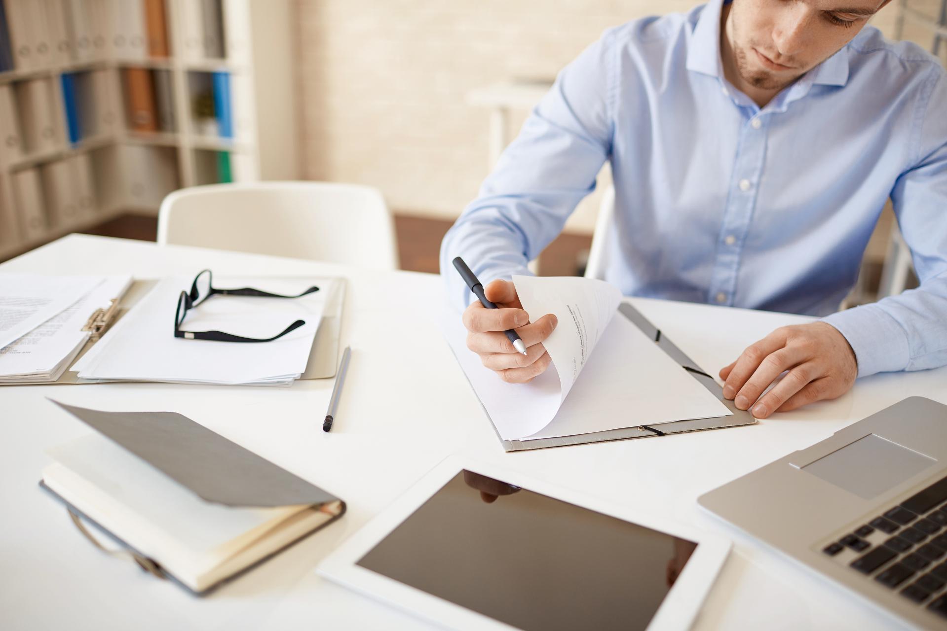 Czym jest kapitał początkowy i w jaki sposób się go ustala?