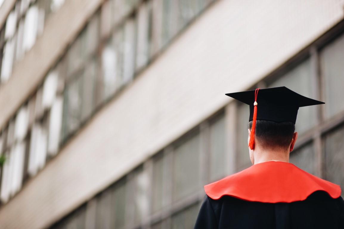 Które studia wybrać – zarządzanie czy prawo? Oto co musisz wiedzieć!