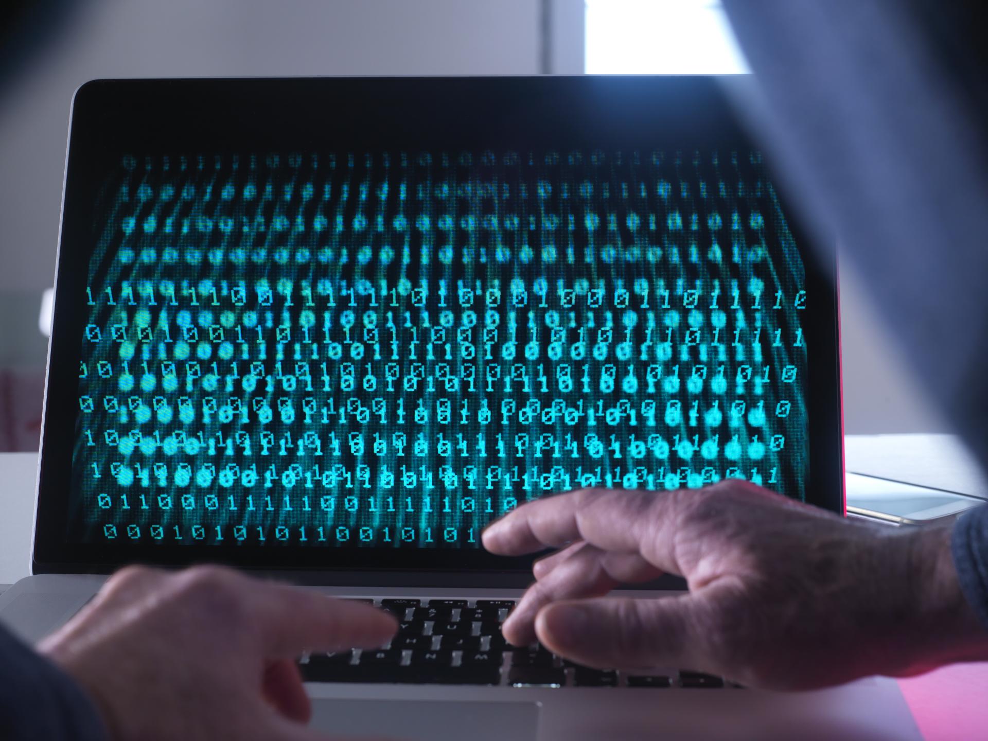 Cyberataki a naruszenie ochrony danych osobowych. Co pokazują zawiadomienia?