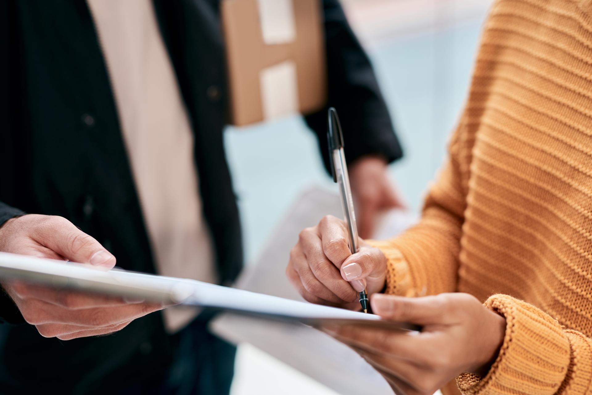 Nawiązanie stosunku pracy przez osobę nieupoważnioną – skutki prawne