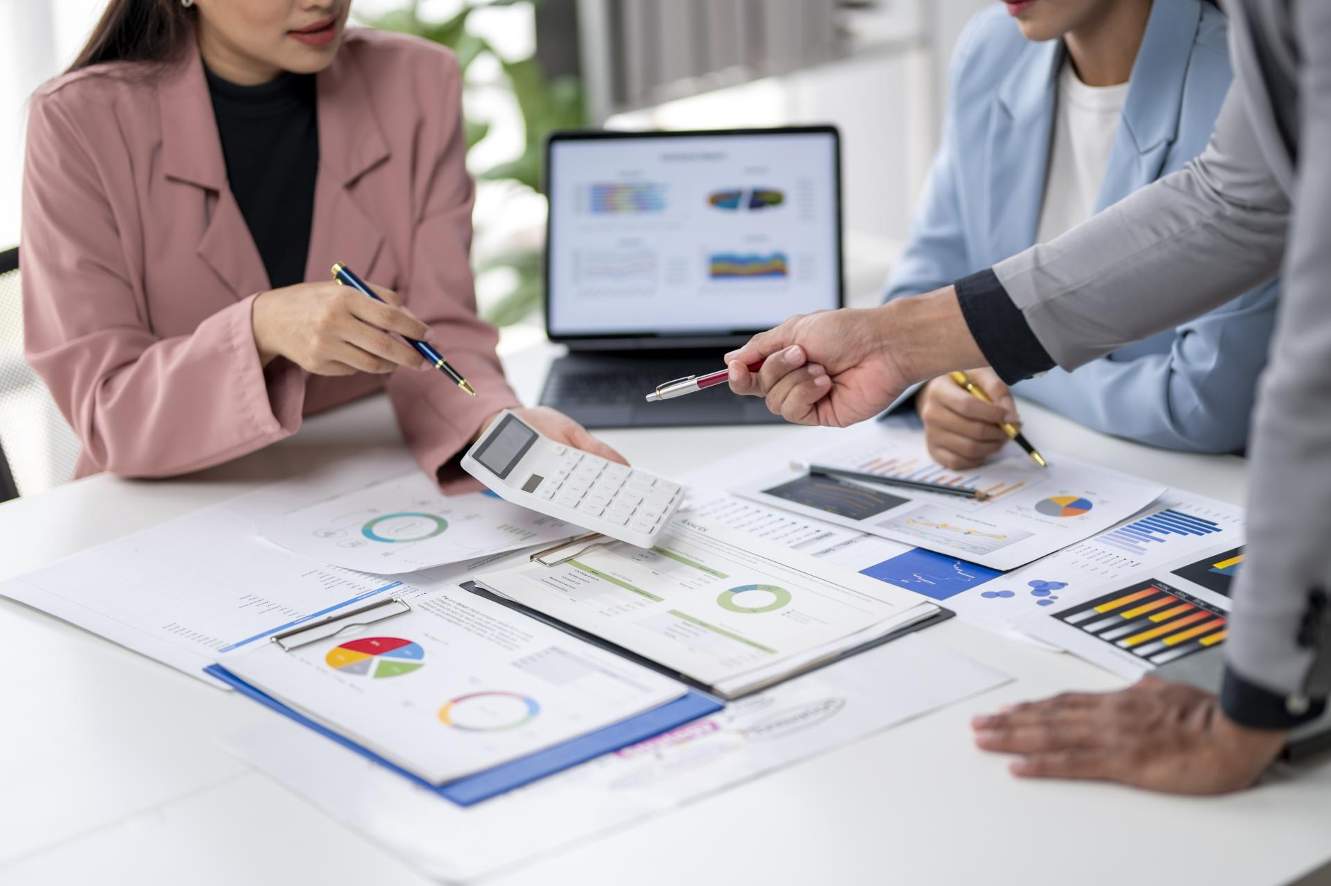 Ulga dla seniorów, na powrót i 4+ a zapisy w KPiR. Jak to zrobić?