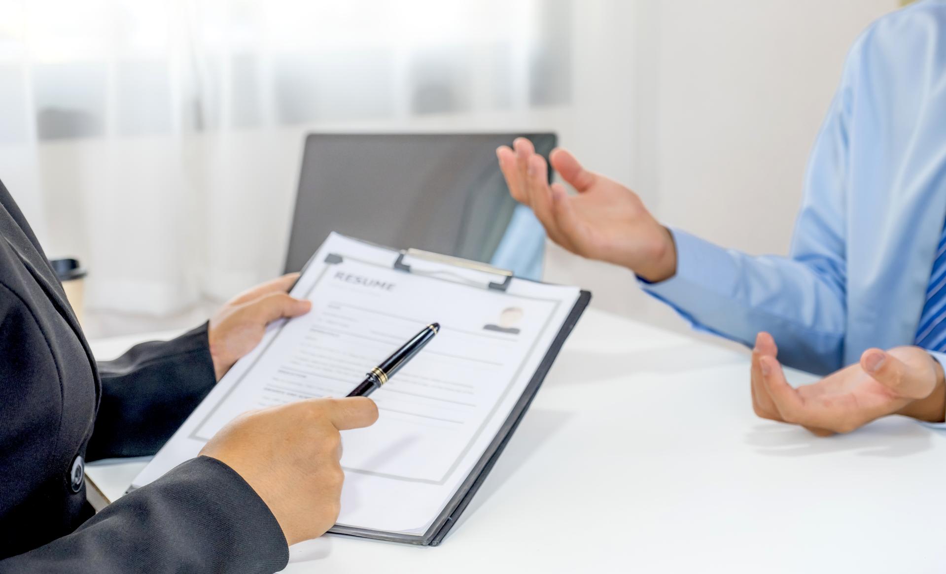 Urlop rodzicielski w okresie zwolnienia lekarskiego – czy to możliwe?