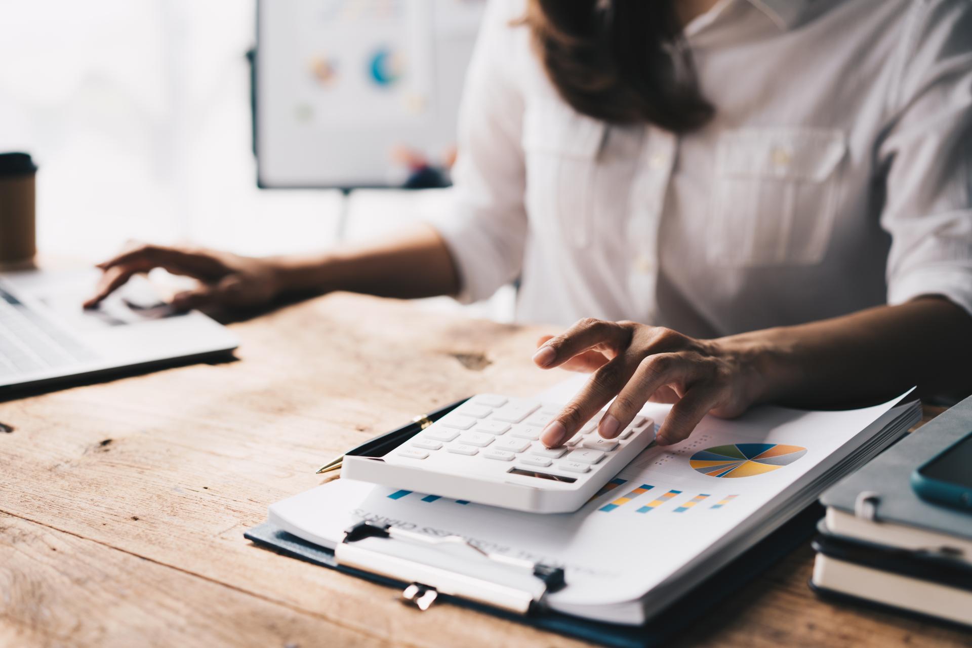 Koszty proste według rodzajów – co musisz wiedzieć?