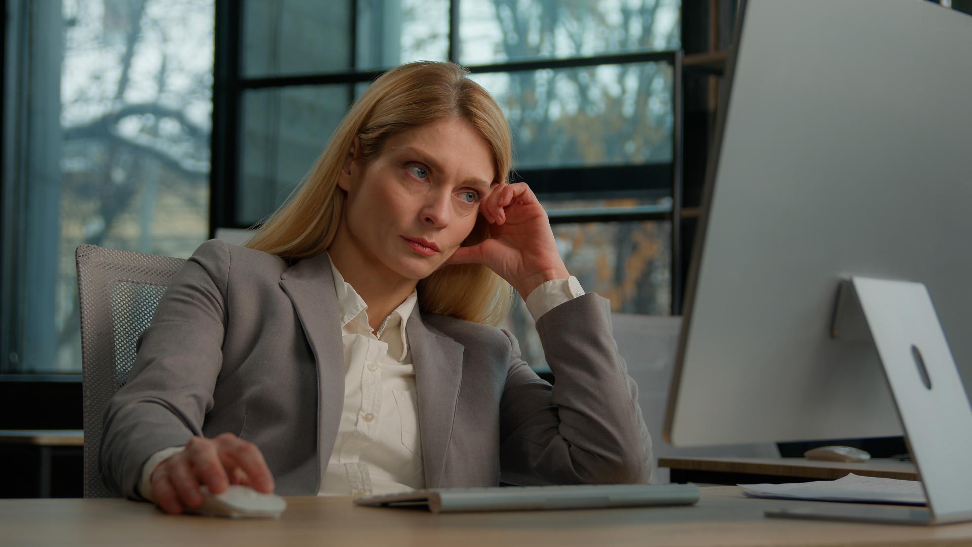 Jak rozwiązać umowę o pracę zgodnie z prawem? Praktyczny poradnik