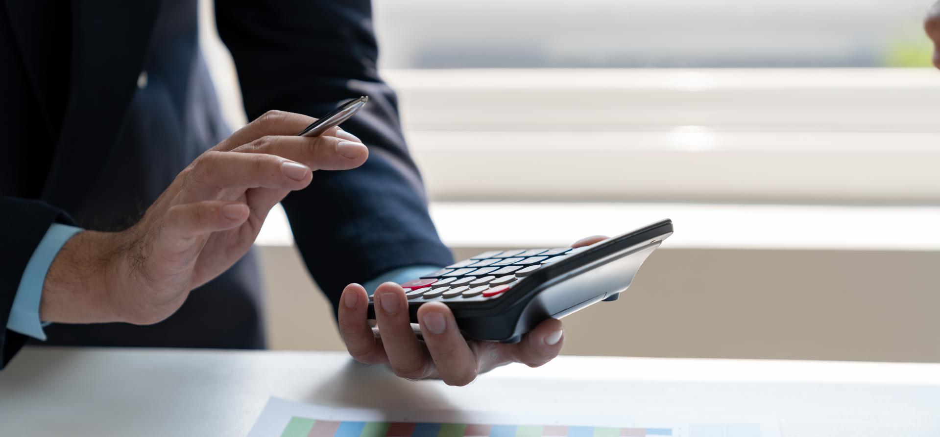 Obliczanie zaliczek podatkowych przy pracy w dwóch krajach - jak to wygląda?