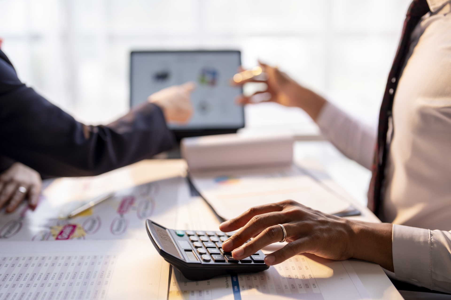 Potrącenie z zasiłku chorobowego – jak je prawidłowo obliczyć?