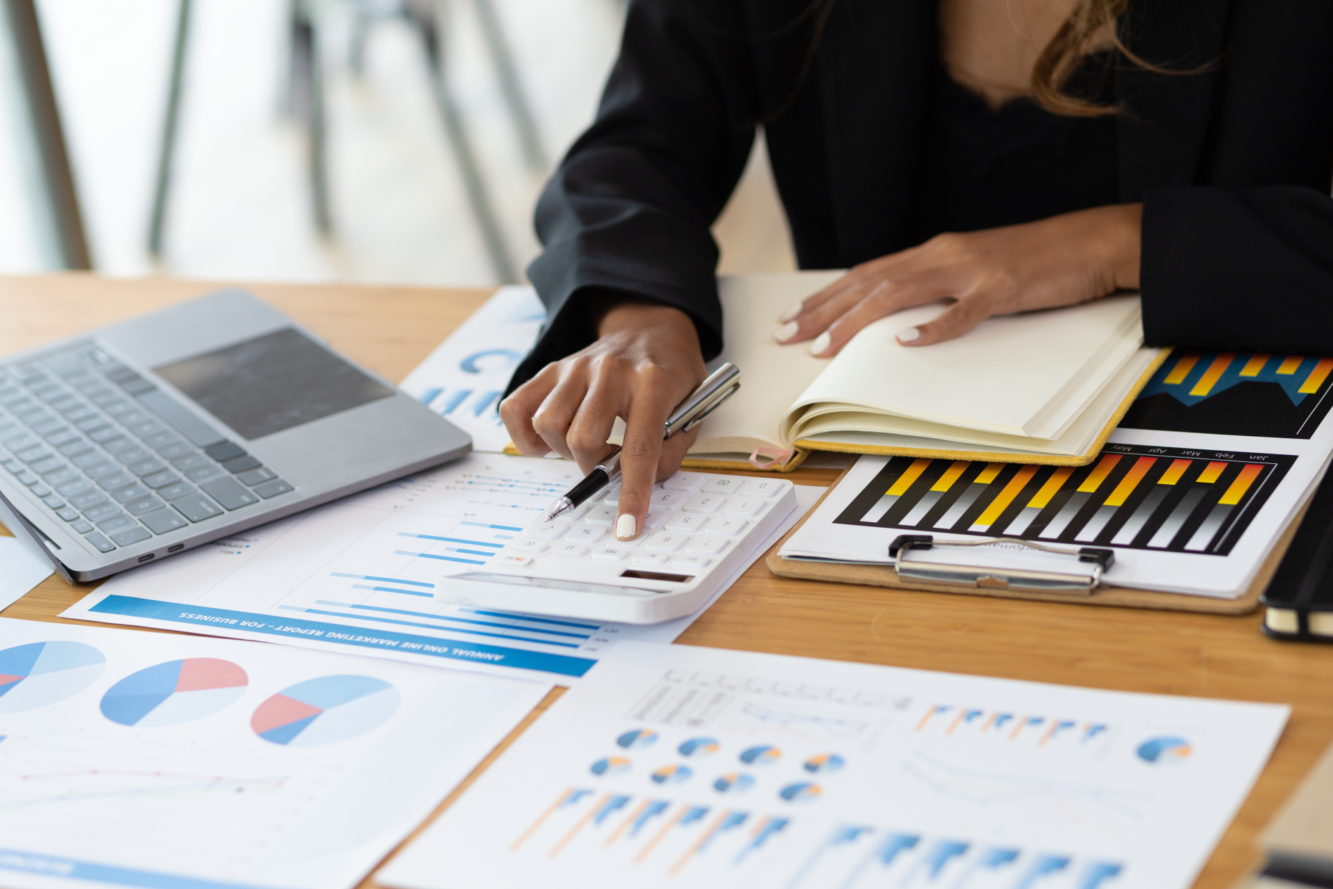 Koszty przepakowania towarów – jak prawidłowo rozliczyć je w firmie?