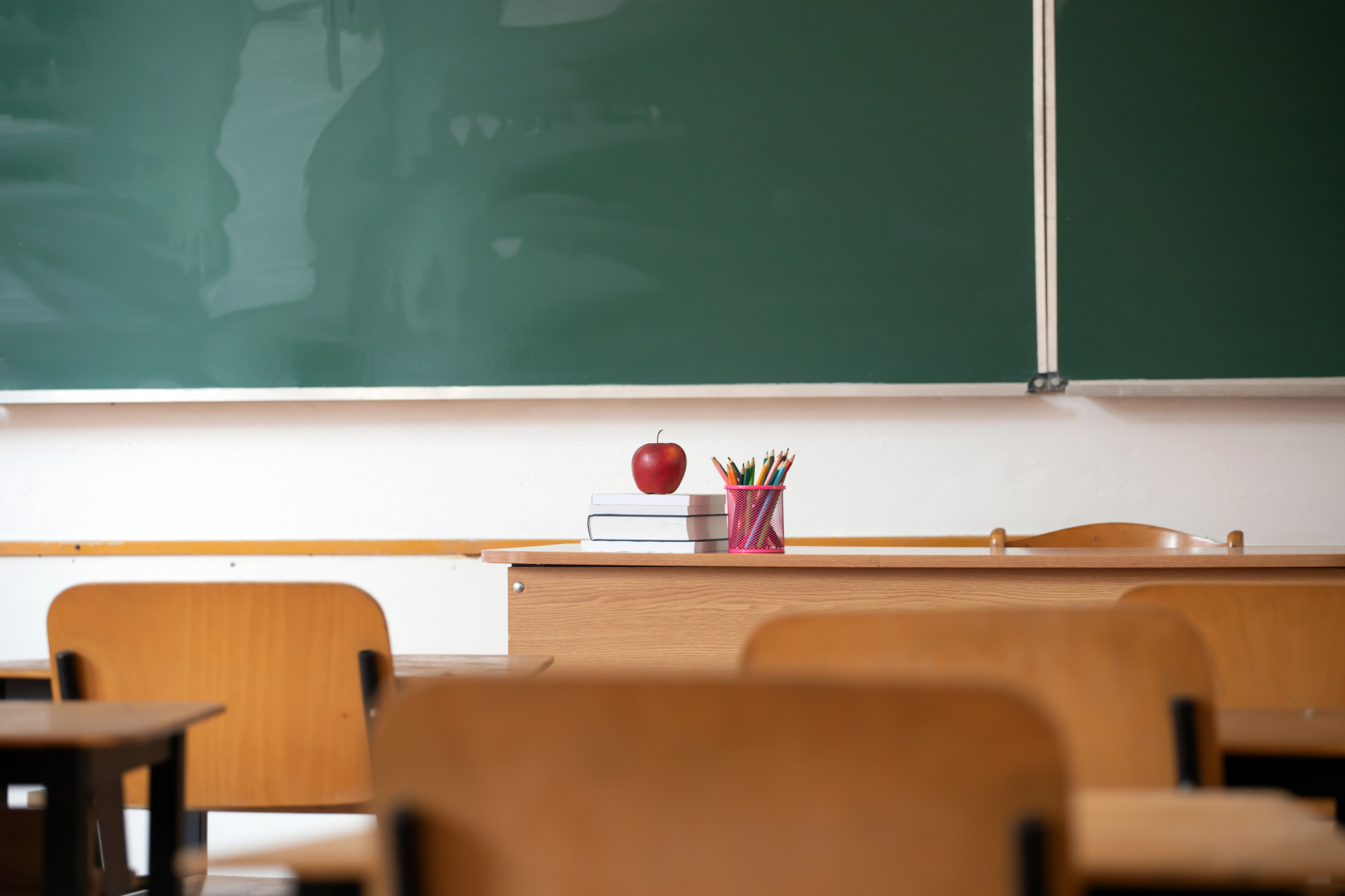 Jakie kwalifikacje z zakresu zarządzania oświatą musi mieć dyrektor?