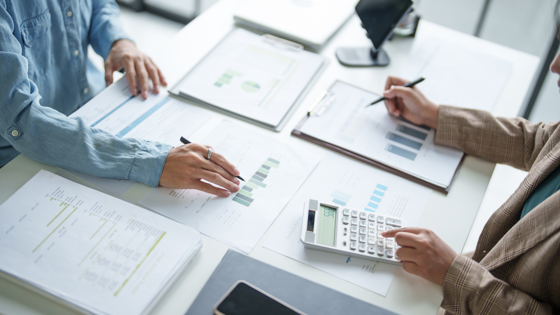 Działalność nierejestrowana: jak dokumentować sprzedaż? Faktura czy rachunek