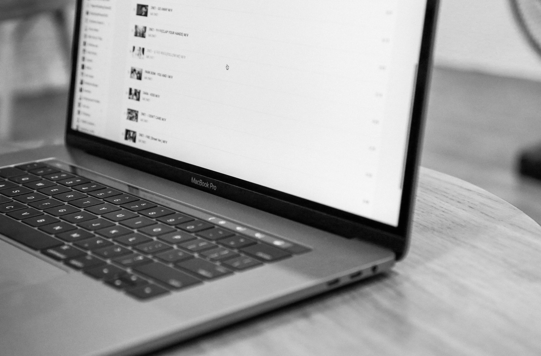 MacBook Pro z układem M1 Max do firmy — czy poleasingowy sprzęt premium to dobra inwestycja?